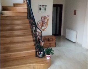 Maison 4 chambres à vendre dans Floresti