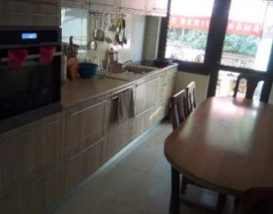 Maison 4 chambres à vendre dans Floresti
