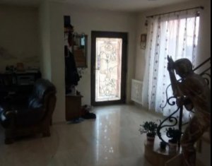 Maison 4 chambres à vendre dans Floresti