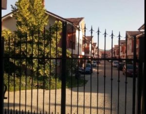 Maison 4 chambres à vendre dans Floresti