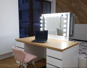 Maison 4 chambres à vendre dans Floresti
