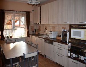 Maison 4 chambres à vendre dans Floresti