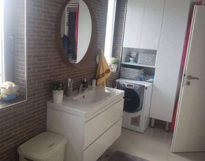 Maison 4 chambres à vendre dans Floresti