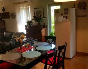 Maison 4 chambres à vendre dans Floresti