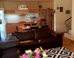 Maison 4 chambres à vendre dans Floresti