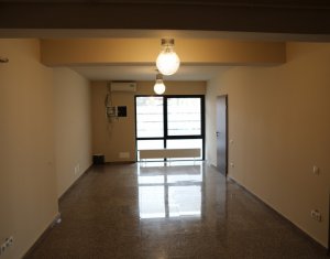Espace Commercial à vendre dans Cluj-napoca, zone Intre Lacuri