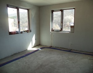 Maison 4 chambres à vendre dans Floresti