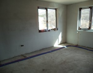 Maison 4 chambres à vendre dans Floresti