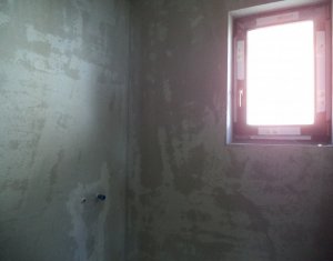 Maison 4 chambres à vendre dans Floresti