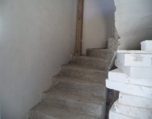 Maison 4 chambres à vendre dans Floresti