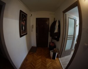 Appartement 3 chambres à vendre dans Cluj-napoca, zone Intre Lacuri