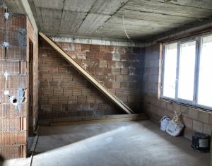 Maison 4 chambres à vendre dans Floresti