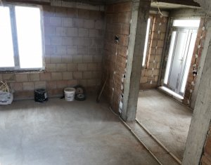 Maison 4 chambres à vendre dans Floresti