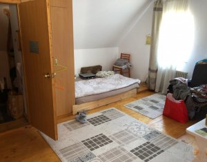 Maison 6 chambres à vendre dans Floresti