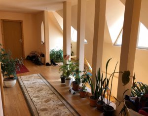 Maison 6 chambres à vendre dans Floresti