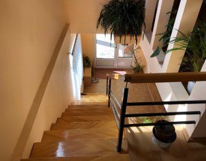 Maison 6 chambres à vendre dans Floresti