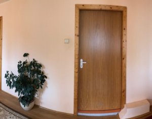 Maison 6 chambres à vendre dans Floresti