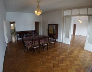 Appartement 5 chambres à vendre dans Cluj-napoca, zone Centru