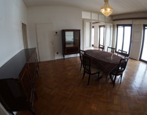 Appartement 5 chambres à vendre dans Cluj-napoca, zone Centru
