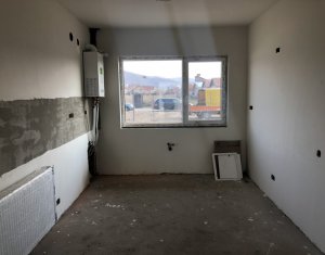 Maison 4 chambres à vendre dans Floresti