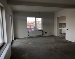 Maison 4 chambres à vendre dans Floresti
