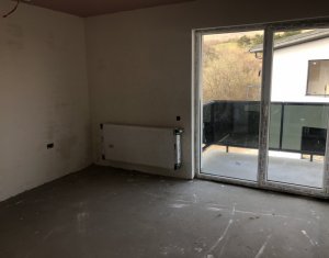 Maison 4 chambres à vendre dans Floresti