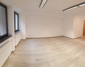 Bureau à louer, 65m2 dans Cluj-napoca