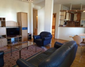 Appartement 3 chambres à louer dans Cluj-napoca, zone Centru