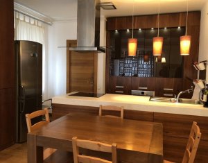 Appartement 3 chambres à louer dans Cluj-napoca, zone Centru