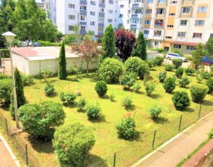 Appartement 3 chambres à vendre dans Cluj-napoca, zone Intre Lacuri
