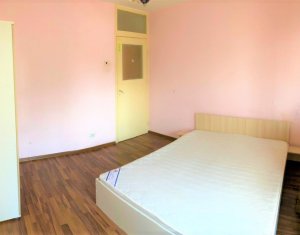 Appartement 3 chambres à vendre dans Cluj-napoca, zone Intre Lacuri