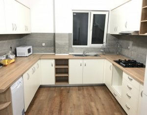 Appartement 3 chambres à louer dans Cluj-napoca, zone Centru
