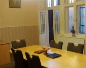 Appartement 4 chambres à louer dans Cluj-napoca, zone Centru