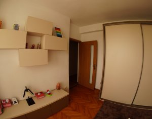 Appartement 4 chambres à louer dans Cluj-napoca, zone Manastur