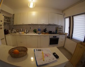 Appartement 3 chambres à vendre dans Cluj-napoca, zone Marasti