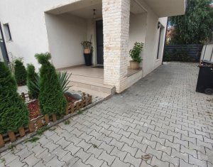 Maison 4 chambres à louer dans Floresti