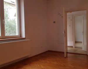 Bureau à louer, 45m2 dans Cluj-napoca, zone Centru