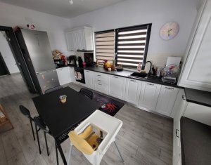 Maison 5 chambres à vendre dans Chinteni, zone Centru