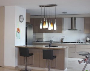 Appartement 5 chambres à vendre dans Cluj-napoca, zone Marasti