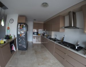 Appartement 5 chambres à vendre dans Cluj-napoca, zone Marasti