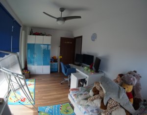 Appartement 5 chambres à vendre dans Cluj-napoca, zone Marasti