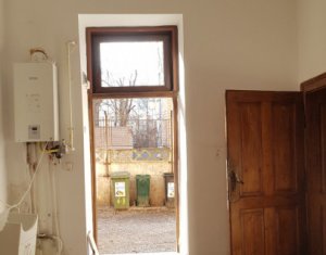 Spatiu parter 60mp, 2 intrari, 1 parcare, zona Primarie, Centru