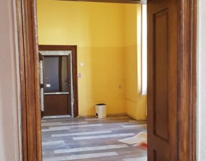 Spatiu parter 60mp, 2 intrari, 1 parcare, zona Primarie, Centru