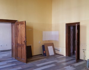 Spatiu parter 60mp, 2 intrari, 1 parcare, zona Primarie, Centru