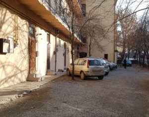 Spatiu parter 60mp, 2 intrari, 1 parcare, zona Primarie, Centru