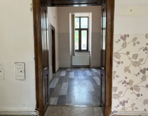 Spatiu servicii 60mp, 2 intrari, 1 parcare, zona Primarie Petru Maior