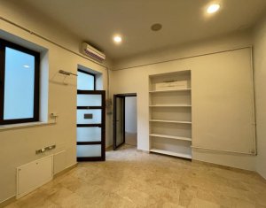 Birou finisat 3 incaperi 108mp, parcare in curte, zona hotel Victoria