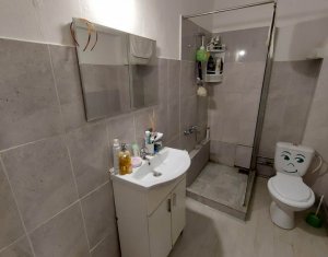 Appartement 3 chambres à vendre dans Cluj-napoca, zone Intre Lacuri