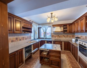 Pensiune 6 camere, Rasca , teren 7500 mp. 