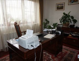 Maison 6 chambres à louer dans Floresti